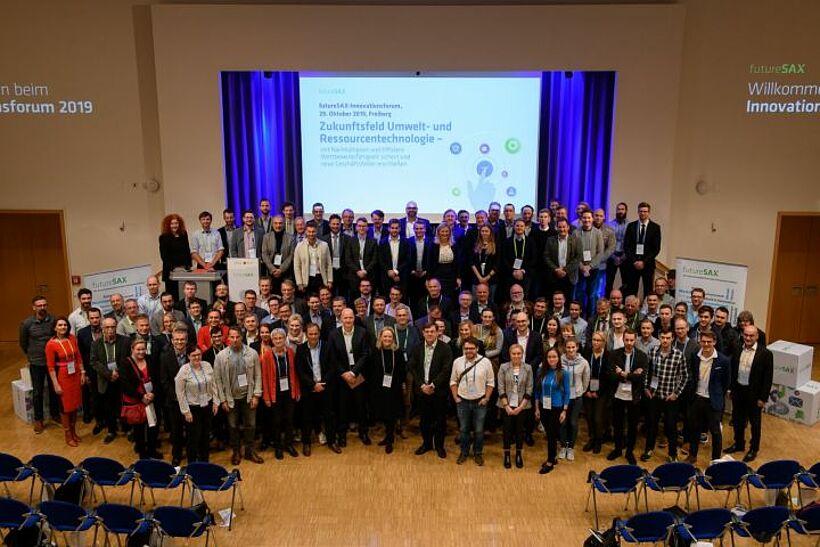 Beim futureSAX-Innovationsforum in der Alten Mensa Freiberg am 29. Oktober 2019 kamen über 130 Wissenschaftler, Unternehmer und Vertreter aus der Politik zum Austausch über das Thema "Zukunftsfeld Umwelt- und Ressour­cen­tech­no­logie" zusammen. 