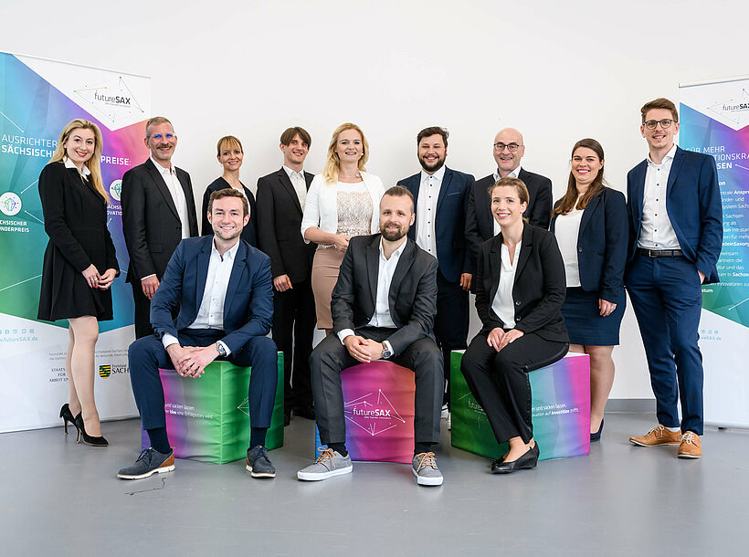 Das futureSAX-Team, bestehend aus Geschäftsführerin Marina Heimann und 11 Angestellten ist immer mit größtem Eifer und Leidenschaft dabei, um Innovationen made in Saxony weiter voranzutreiben.