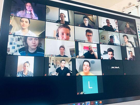 futureSAX veranstaltete ein Brainstorming mit 19 jungen Menschen aus Sachsen, um Unternehmerisches Denken bei Jugendlichen zu stärken