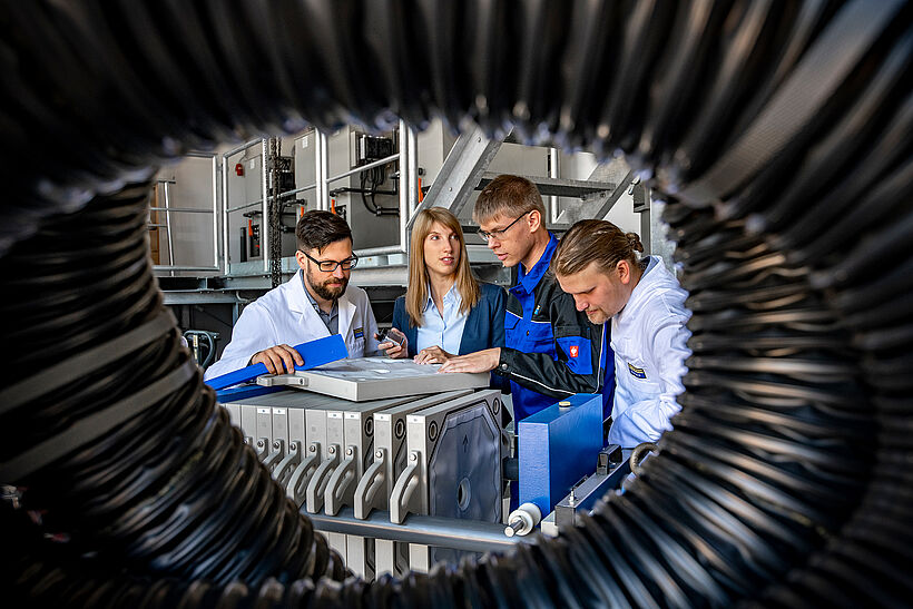 Das Team von RMF Tech GmbH aus Freiberg recyclet seltene Metalle aus Abfallprodukten.