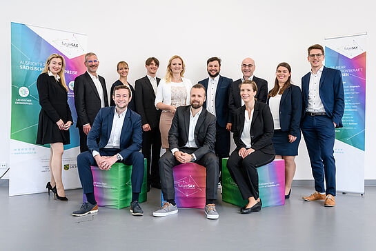 Die 12 Angestellte von futureSAX lieben das, was sie tun: futureSAX gibt dazu Wachstumsimpulse für innovative Start-ups sowie bestehende Unternehmen und hilft Gründern bei der Marktetablierung.